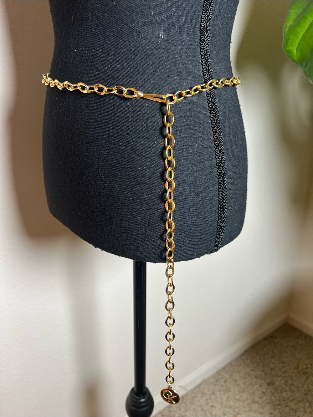 Calvin Klein Women’s Vintage Gold Tome Chain Link Belt Monogram Disc Accent
